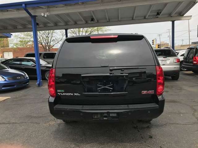 2011 GMC Yukon XL 4x4 SLT 1500 4dr SUV